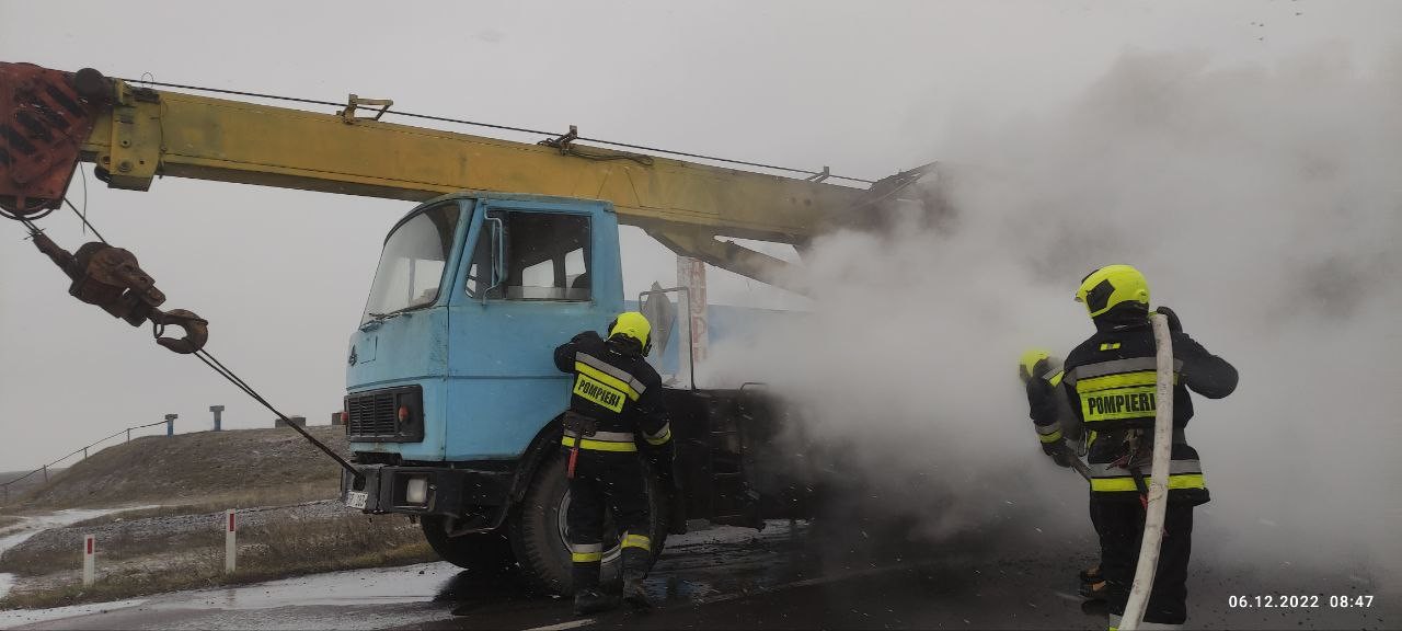 Incendiu în Găgăuzia. O automacara a luat foc în mijlocul drumului