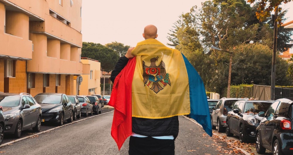 Important pentru diasporă. Parlamentul a votat pentru reducerea taxelor consulare