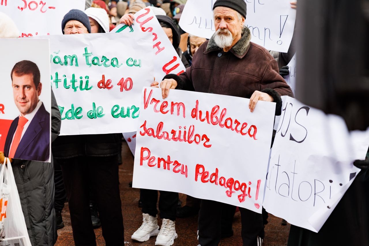 Protest organizat de Partidul „ȘOR”, la Parlament: Salvăm țara cu investiții de 10 miliarde de euro