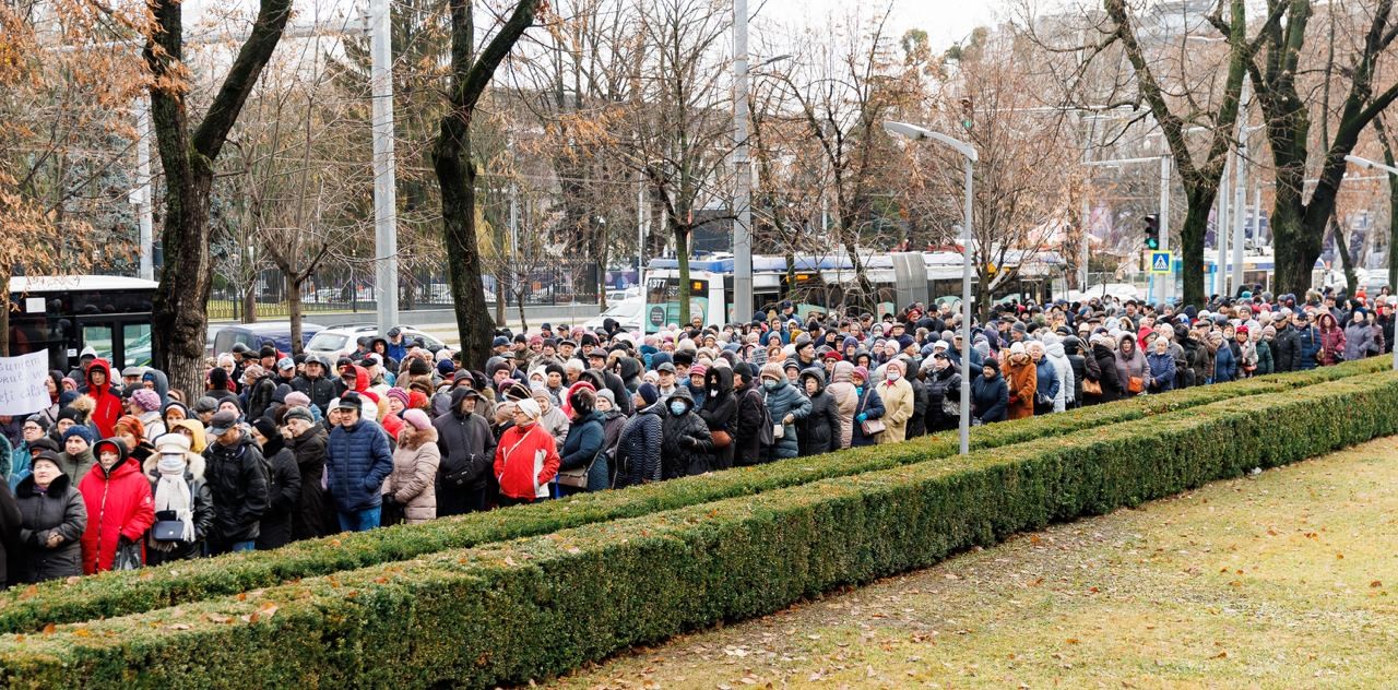 Protest organizat de Partidul „ȘOR”, la Parlament: Salvăm țara cu investiții de 10 miliarde de euro