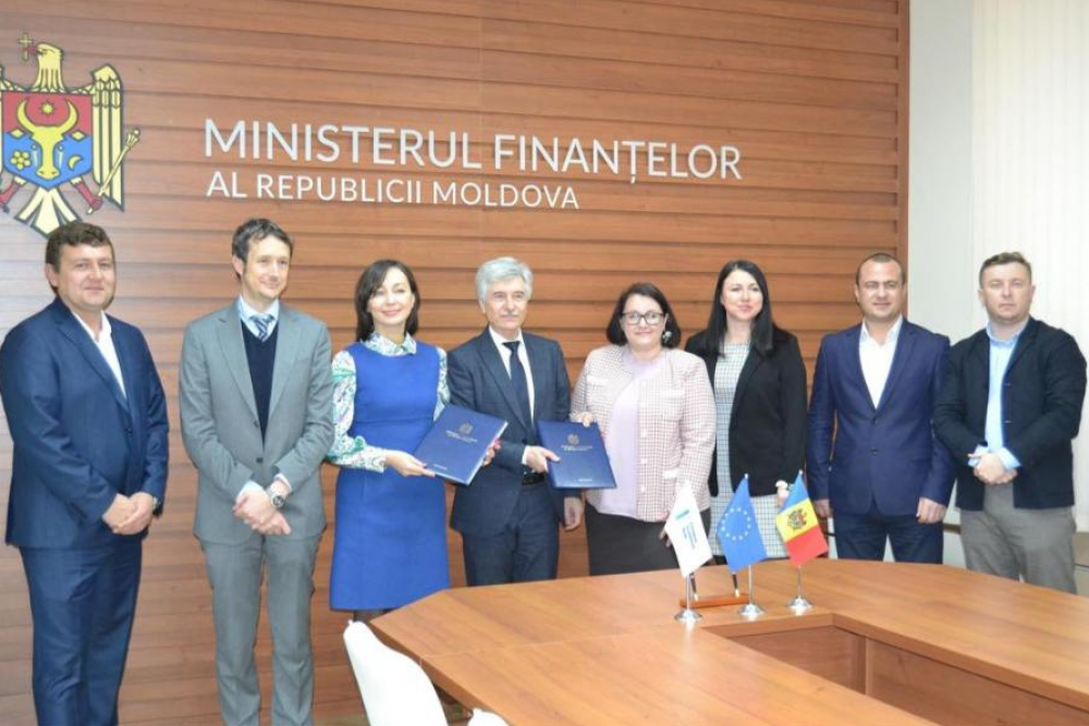 Moldova împrumută încă 100 de milioane de euro pentru reconstrucția drumurilor