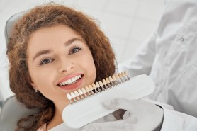 Îți dorești un zâmbet mai alb? Optează pentru albirea dentară profesională