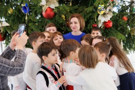 FOTO // Președintele Maia Sandu așa cum nu ai mai văzut-o: Fericită și înconjurată de copii