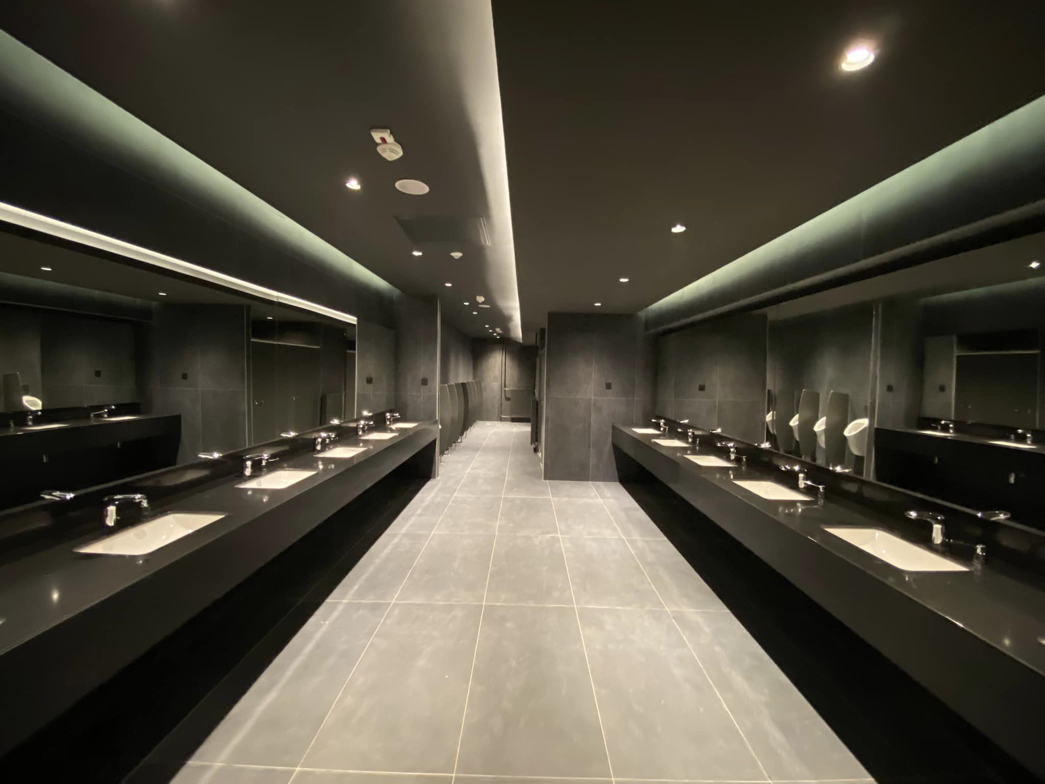 FOTO // Cum arată din interior „Arena Chișinău” - Pe internet circulă primele imagini cu sala principală, vestiare și WC