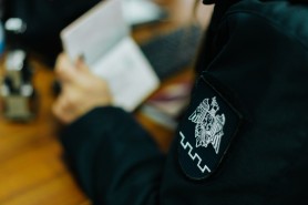 Doi ucraineni depistați la frontiera Republicii Moldova cu permise de conducere falsificate