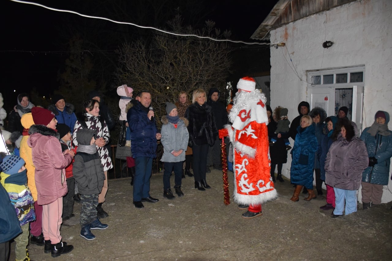 Echipa Partidului „ȘOR” a desfășurat și în acest an campania de inaugurare a pomilor de Crăciun, în localitățile administrate de reprezentanții formațiunii