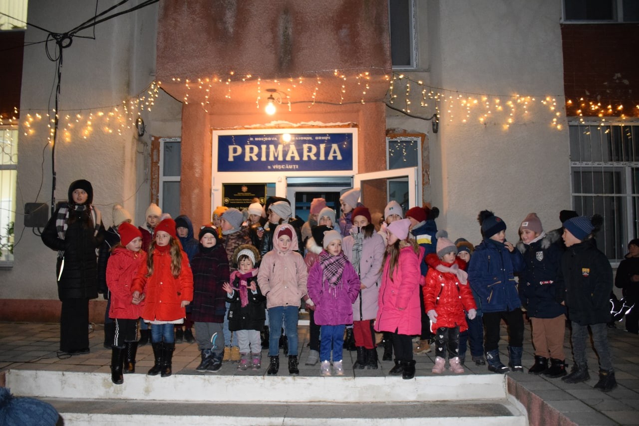 Echipa Partidului „ȘOR” a desfășurat și în acest an campania de inaugurare a pomilor de Crăciun, în localitățile administrate de reprezentanții formațiunii