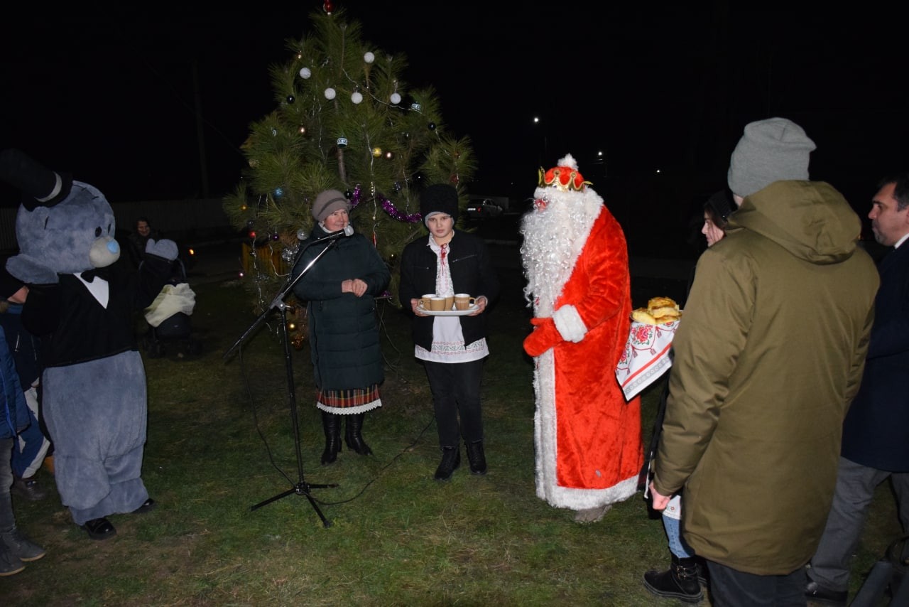 Echipa Partidului „ȘOR” a desfășurat și în acest an campania de inaugurare a pomilor de Crăciun, în localitățile administrate de reprezentanții formațiunii