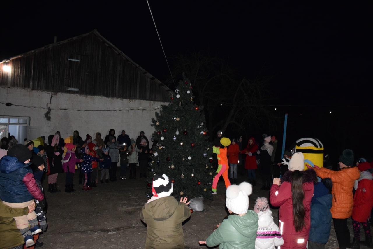 Echipa Partidului „ȘOR” a desfășurat și în acest an campania de inaugurare a pomilor de Crăciun, în localitățile administrate de reprezentanții formațiunii