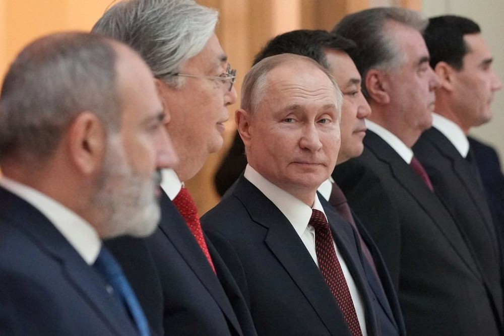 FOTO // Cum Putin își cumpără aliații