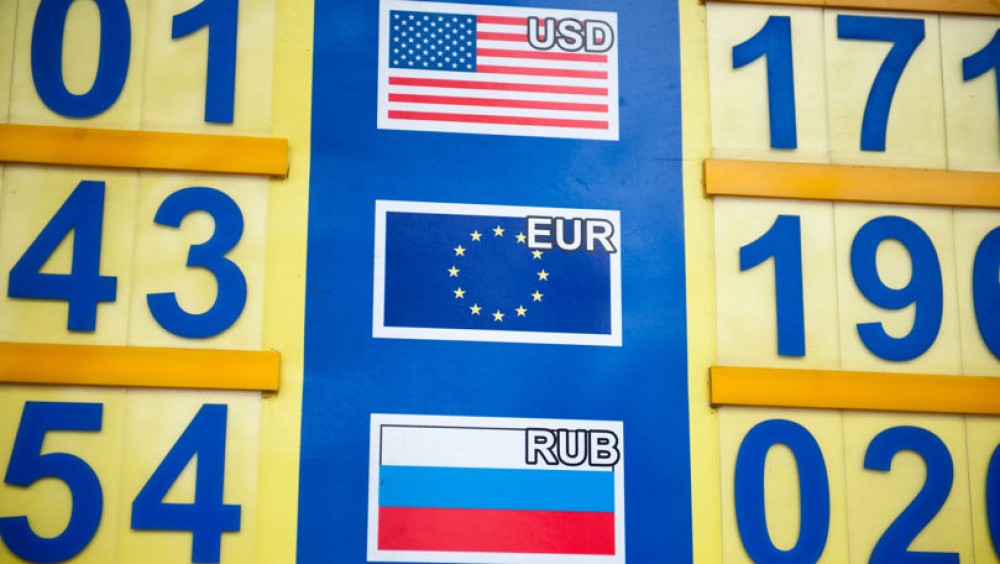 Leul s-a depreciat în raport cu Euro. Vezi ce se întâmplă cu Dolarul