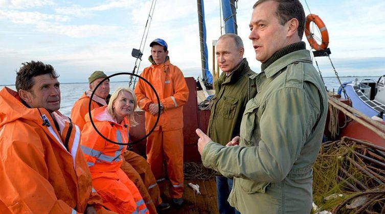 FOTO // Cine este „Natasha”, femeia care stă lângă Putin în aproape toate aparițiile publice
