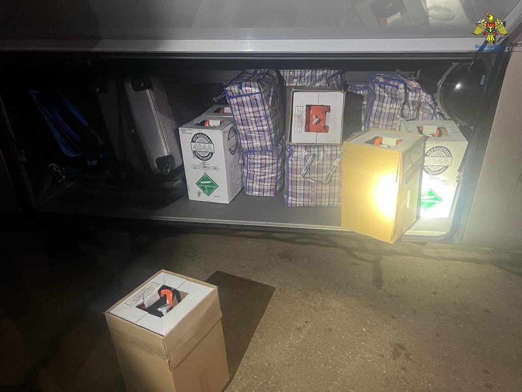 Șoferul unui autocar de rută - reținut pentru 72 de ore. Ce a ascuns de vameși