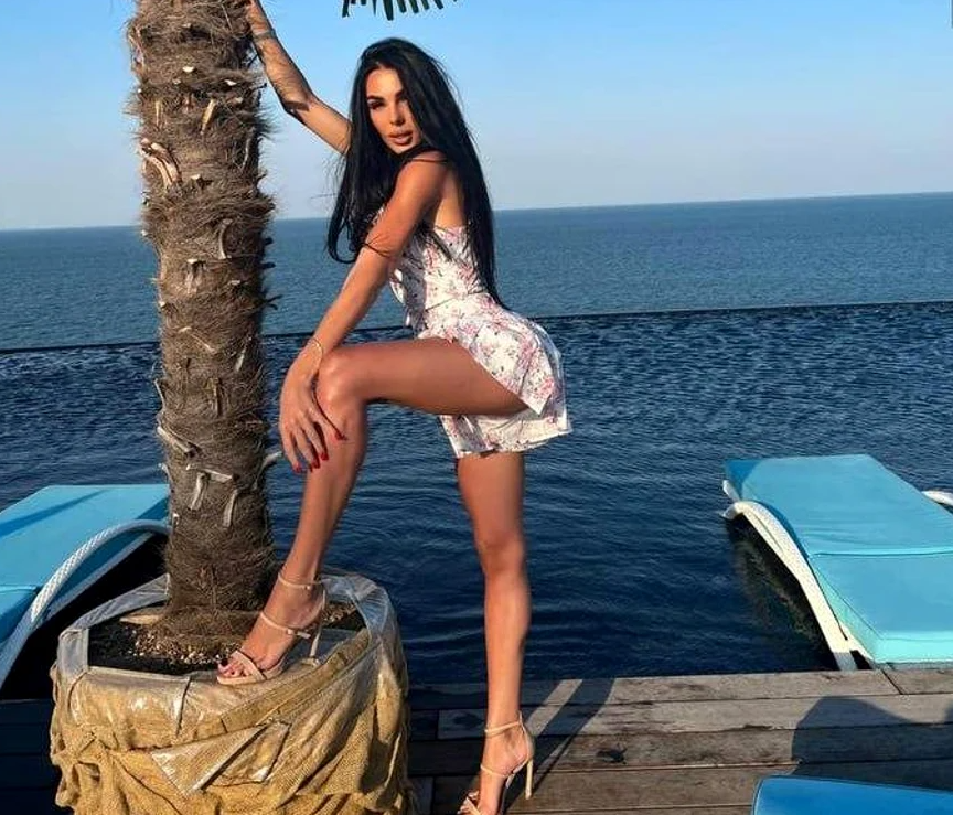FOTO // Scandal de amploare în Ucraina. În timp ce oamenii se ascund în metrou, ofițerul de presă al grănicerilor din Odesa se laudă cu Revelionul petrecut la Paris