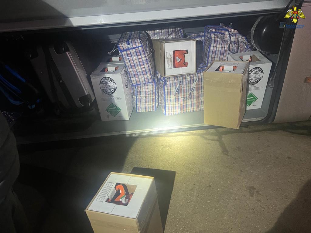 Șoferul unui autocar de rută - reținut pentru 72 de ore. Ce a ascuns de vameși
