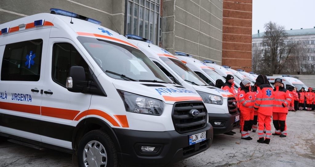 FOTO // Echipele de asistență medicală urgentă din țară au primit ambulanțe noi