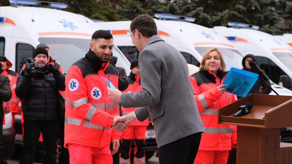 FOTO // Echipele de asistență medicală urgentă din țară au primit ambulanțe noi