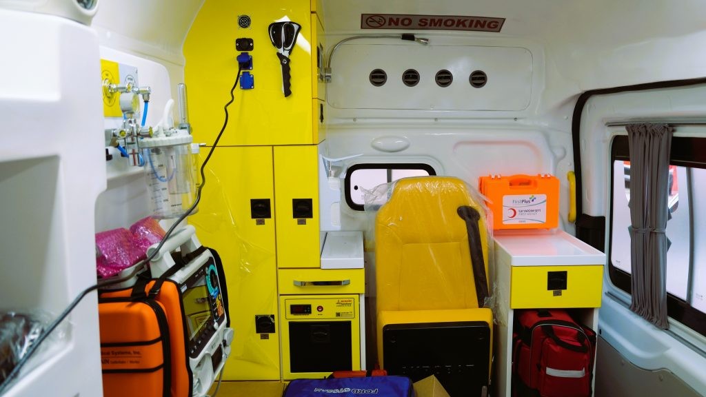 FOTO // Echipele de asistență medicală urgentă din țară au primit ambulanțe noi