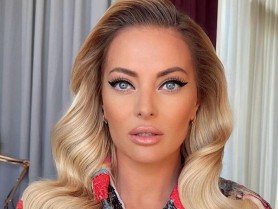 FOTO // Delia cu posteriorul DEZGOLIT în ipostaze HOT. Imagini din vacanța din Thailanda