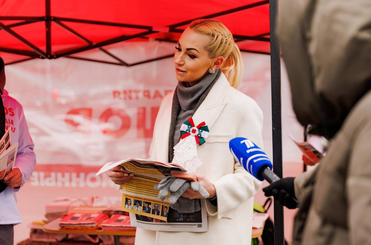 Vicepreședintele Partidului „ȘOR”, Marina Tauber, a discutat cu oamenii care au apelat la punctele de informare deschise de formațiune în Capitală
