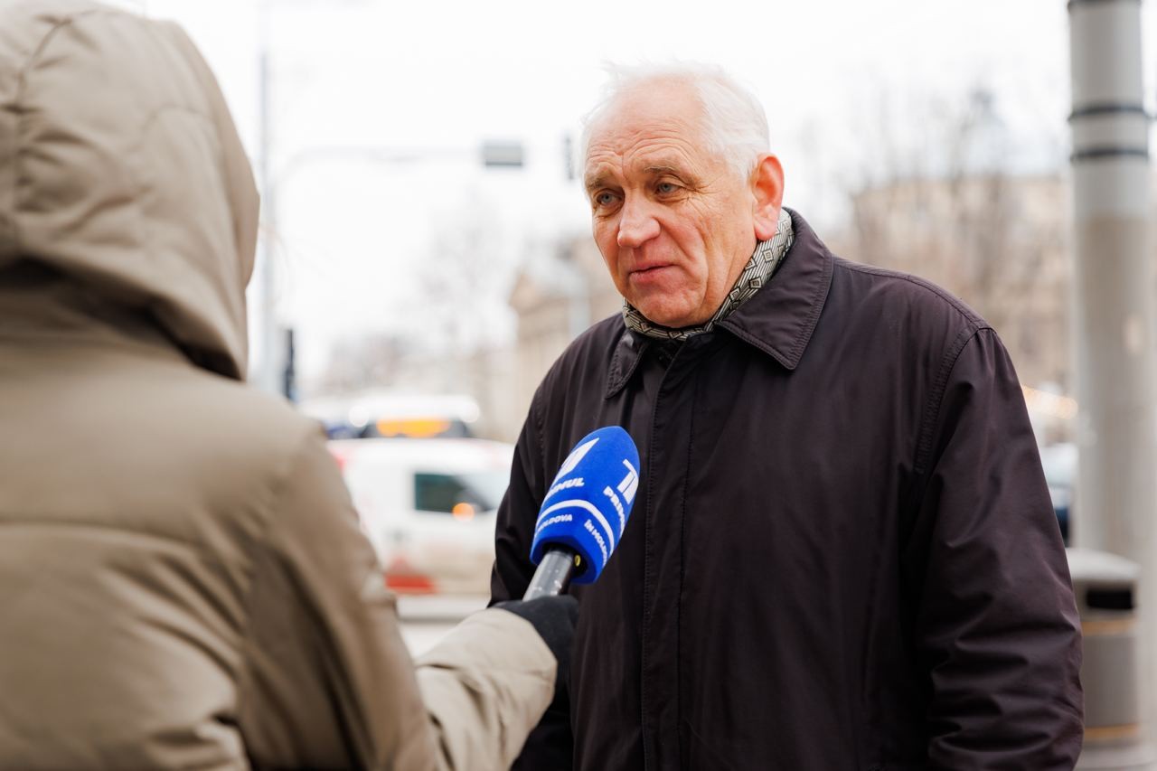 Vicepreședintele Partidului „ȘOR”, Marina Tauber, a discutat cu oamenii care au apelat la punctele de informare deschise de formațiune în Capitală