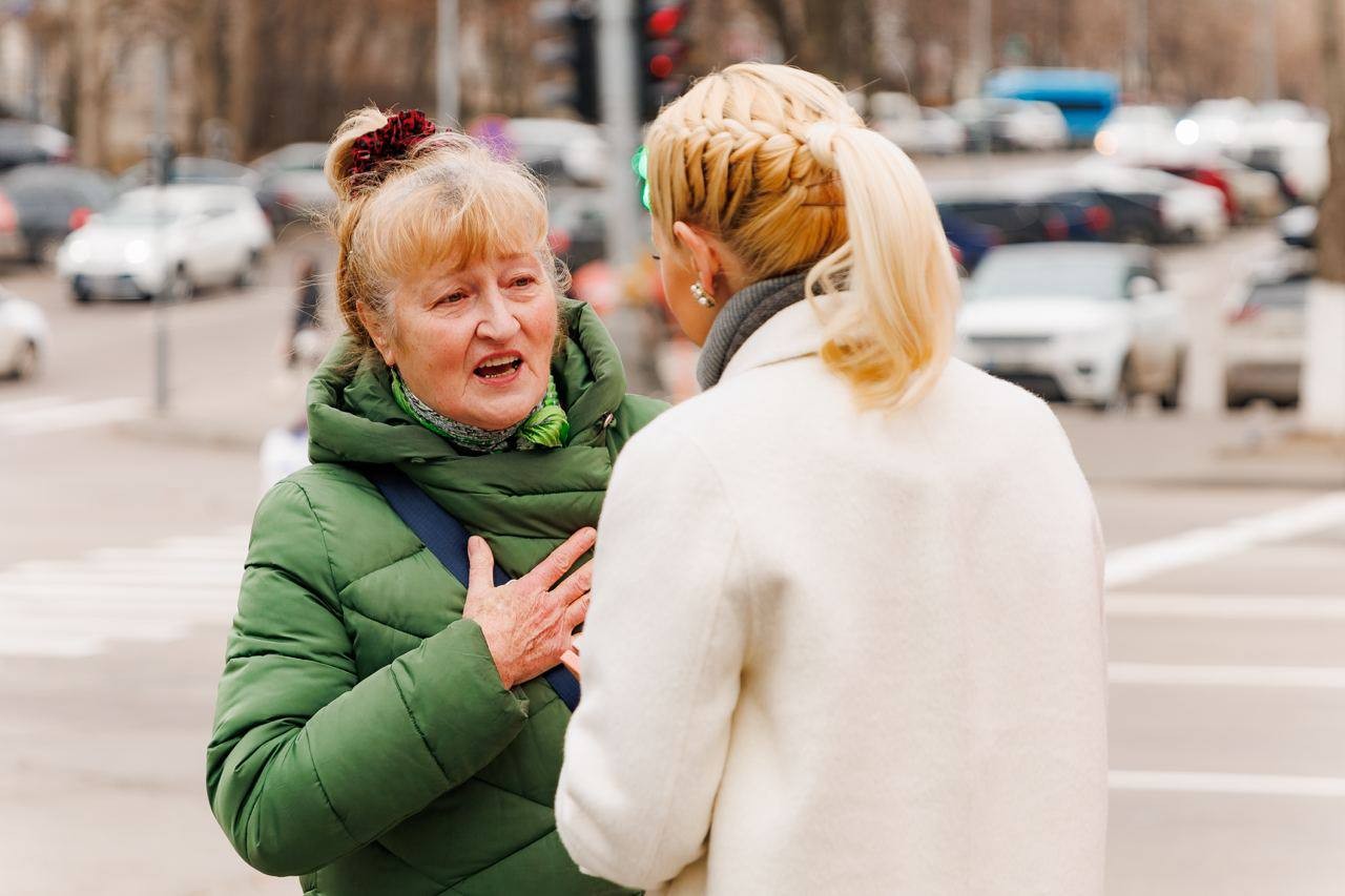 Vicepreședintele Partidului „ȘOR”, Marina Tauber, a discutat cu oamenii care au apelat la punctele de informare deschise de formațiune în Capitală