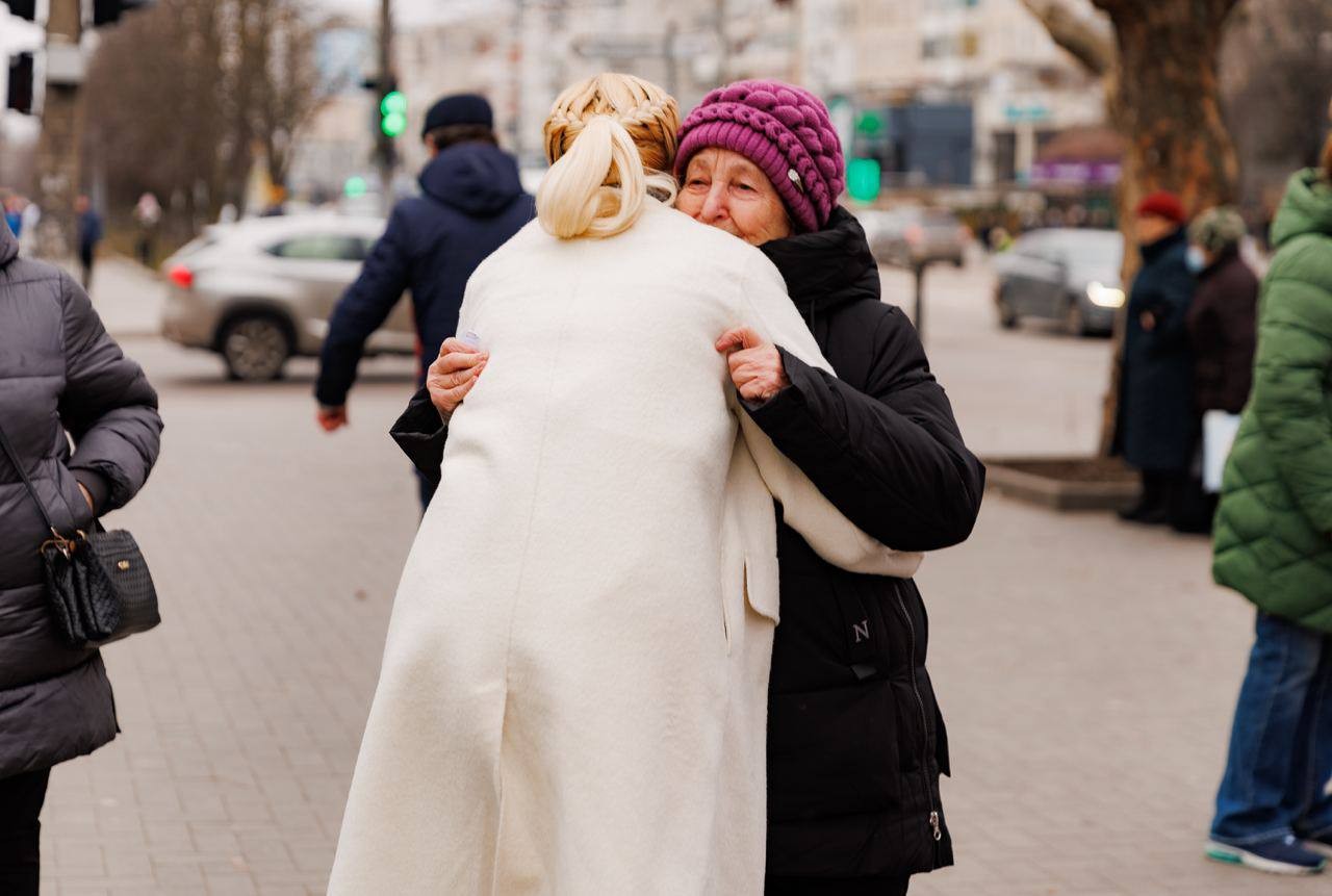 Vicepreședintele Partidului „ȘOR”, Marina Tauber, a discutat cu oamenii care au apelat la punctele de informare deschise de formațiune în Capitală