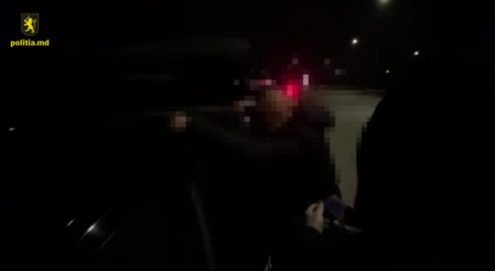 Un bărbat a fost reținut după ce ar fi racolat mai multe tinere și le-a convins să se prostitueze