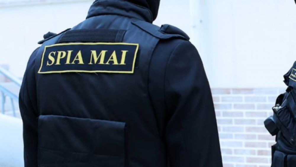 Zi fierbinte pentru vameși: Percheziții matinale la mai multe posturi vamale din țară