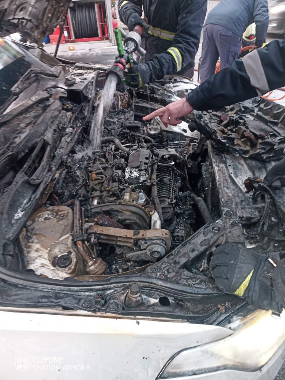 Incendiu în centrul Capitalei. Un Volvo a luat foc în mijlocul drumului