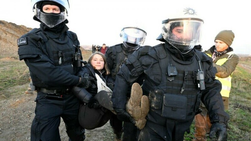 Greta Thunberg a fost reținută de polițiști în Germania. De ce a fost ridicată