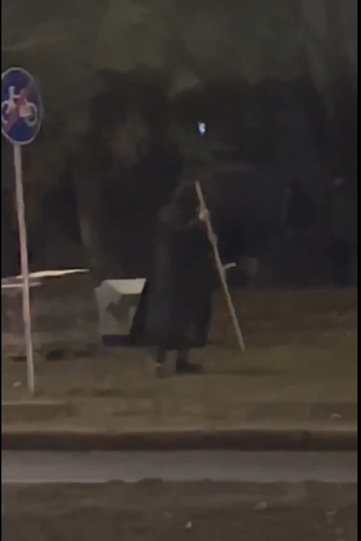 Afișare TERIFIANTĂ în sectorul Botanica din capitală: „Moartea cu Coasa” zărită într-o zonă cu multe accidente fatale