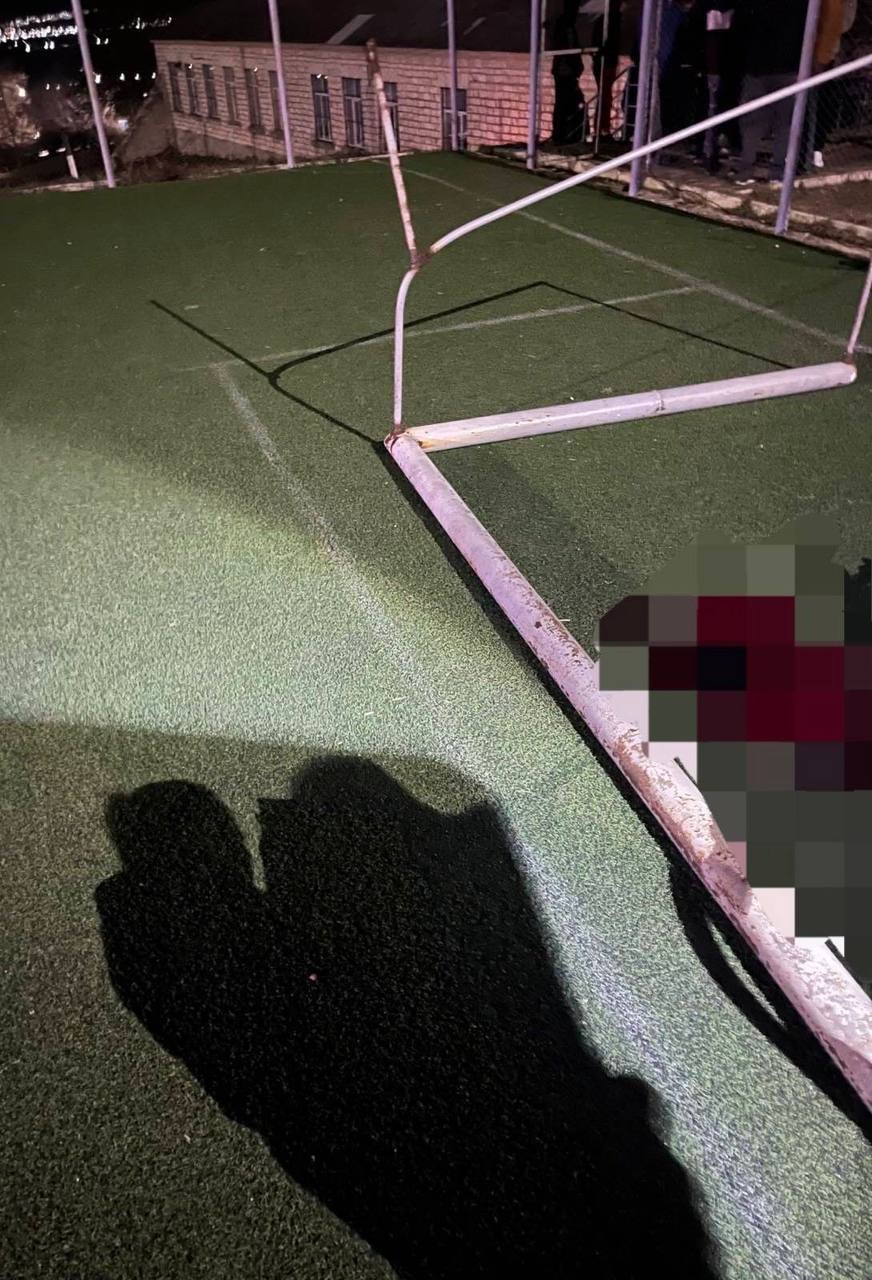 Durere fără margini: Un copil a murit după ce o poartă de fotbal a căzut peste el