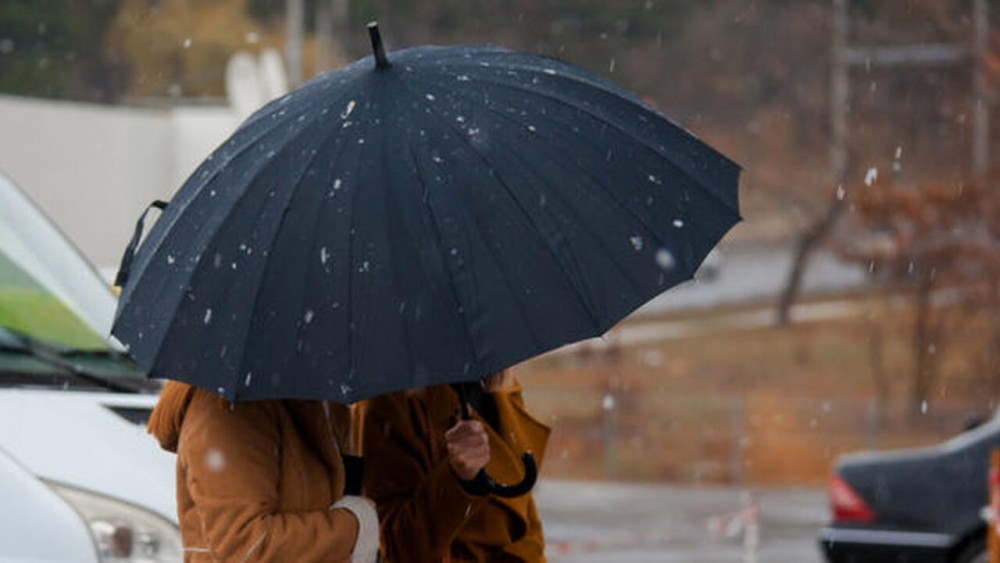 METEO // Ploi slabe în nordul țării cu maxime de +10 și +15 grade