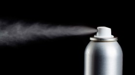 O fată a murit după ce a pulverizat deodorant. Avertismentul tatălui distrus de durere