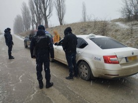Doi ucraineni au luat un taxi și au pornit spre granița cu UE, după ce au ajuns clandestin în Moldova