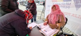 FOTO // A fost dat startul campaniei de colectare a semnăturilor privind achitarea de către Guvern a facturilor cetățenilor