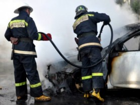 Incendiu puternic la Ciocana. Un Mercedes a ars ca o torță