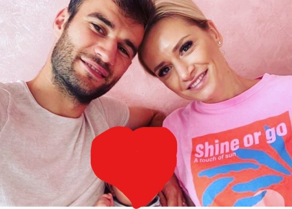 Vedeta TV, Anișoara Loghin a publicat prima fotografie cu fetița sa