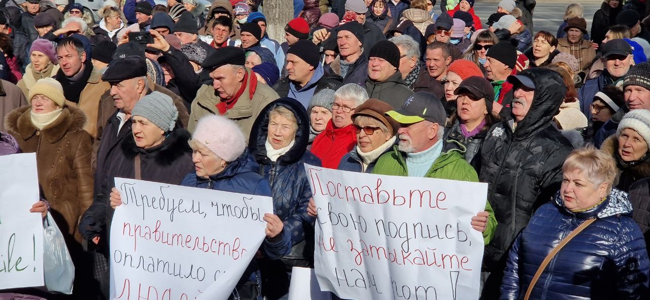FOTO // Flashmob organizat de „ȘOR” la Parlament, pentru a obliga Guvernul să plătească facturile cetățenilor