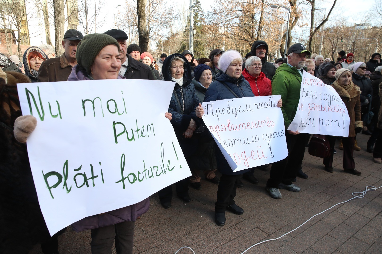 FOTO // Flashmob organizat de „ȘOR” la Parlament, pentru a obliga Guvernul să plătească facturile cetățenilor