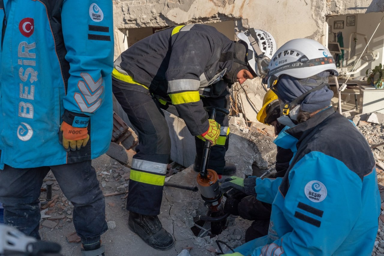 FOTO // Misiunea salvatorilor moldoveni în Turcia, prezentată în imagini