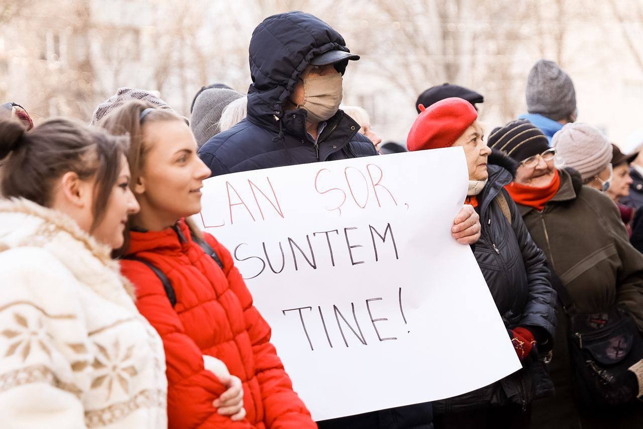 O nouă ședință de judecată în dosarul lui Ilan Șor: Avocații liderului Partidului „ȘOR” au solicitat recuzarea completului de judecată, iar sute de oameni au cerut dreptate și justiție liberă