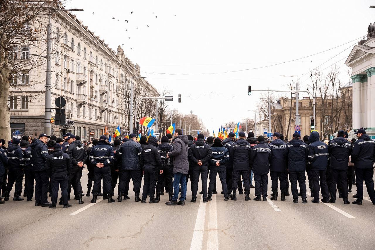 Miting organizat de Mișcarea Pentru Popor: Oamenii cer guvernării să le achite facturile pentru lunile de iarnă și să nu admită război pe teritoriul Moldovei