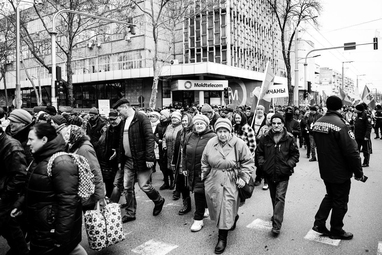 Miting organizat de Mișcarea Pentru Popor: Oamenii cer guvernării să le achite facturile pentru lunile de iarnă și să nu admită război pe teritoriul Moldovei