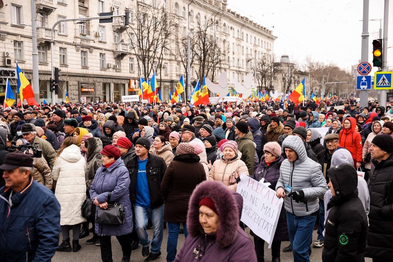 Miting organizat de Mișcarea Pentru Popor: Oamenii cer guvernării să le achite facturile pentru lunile de iarnă și să nu admită război pe teritoriul Moldovei