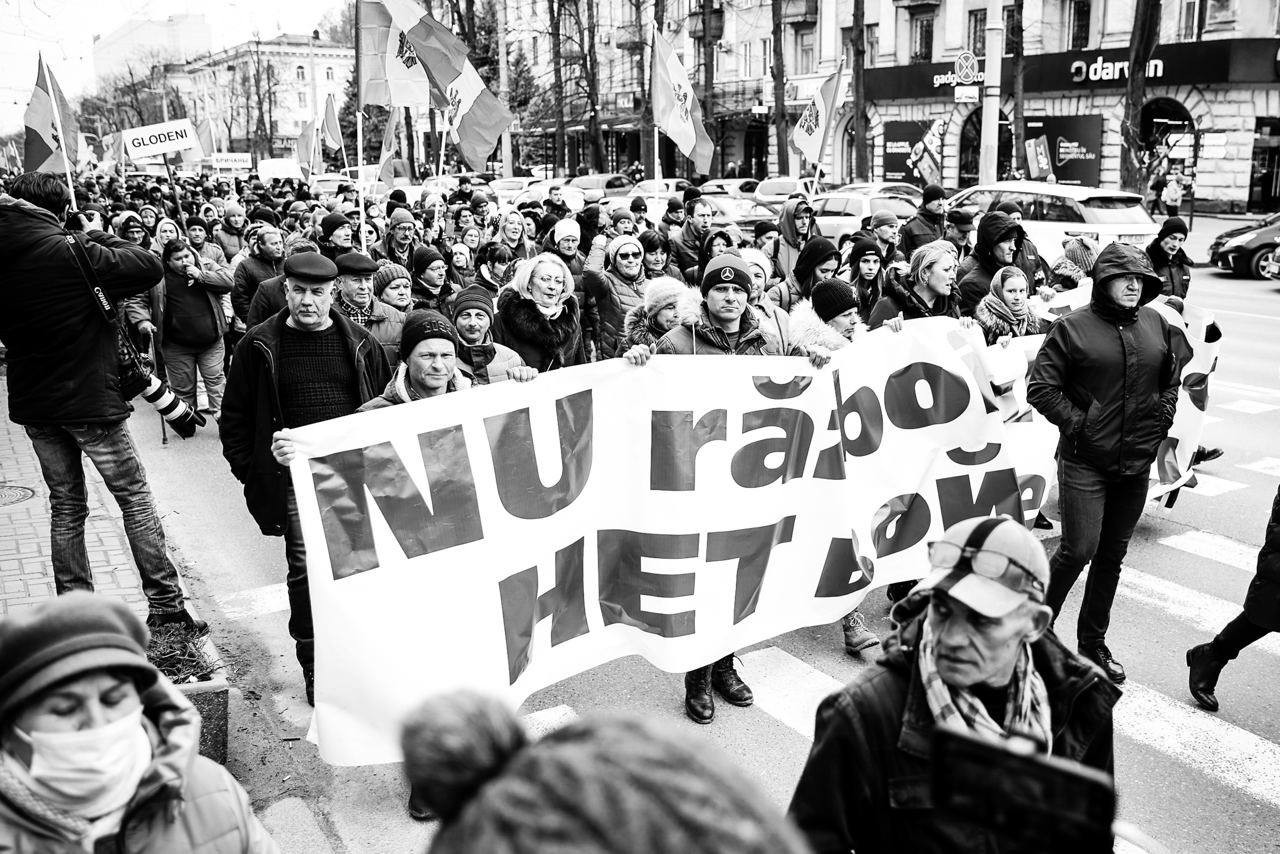 Miting organizat de Mișcarea Pentru Popor: Oamenii cer guvernării să le achite facturile pentru lunile de iarnă și să nu admită război pe teritoriul Moldovei