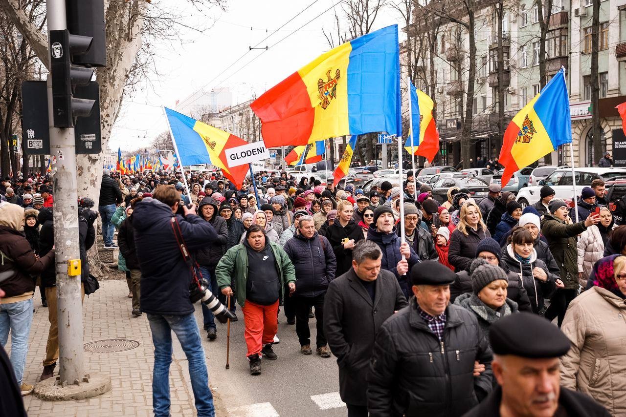 Miting organizat de Mișcarea Pentru Popor: Oamenii cer guvernării să le achite facturile pentru lunile de iarnă și să nu admită război pe teritoriul Moldovei