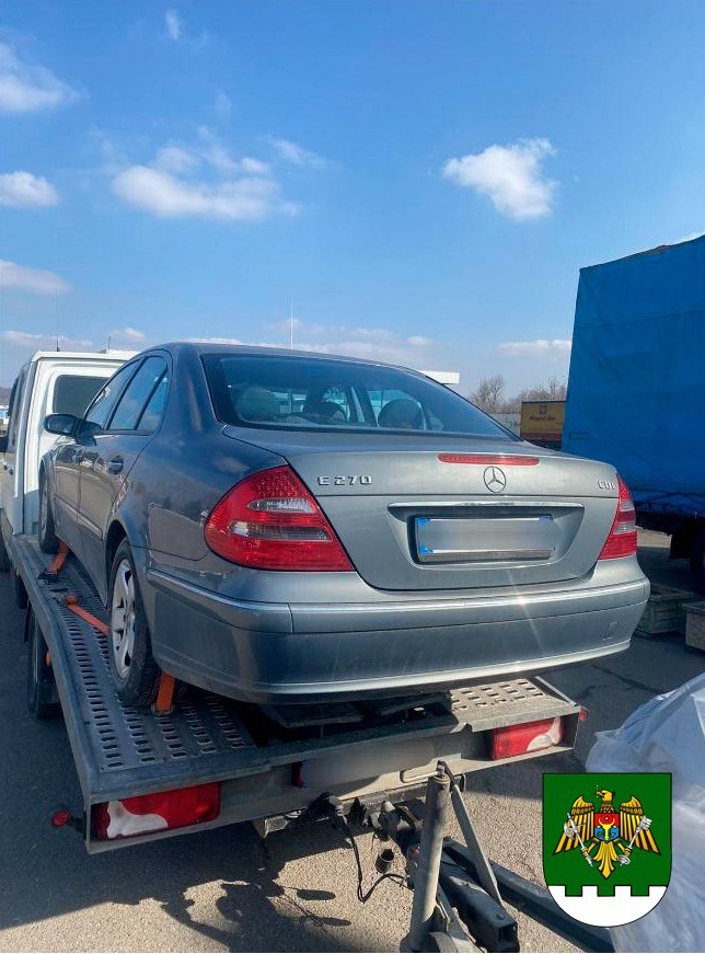 Ghinion pentru un moldovean. A încercat să intre în țară cu o mașină furată din Italia, dar polițiștii l-au oprit