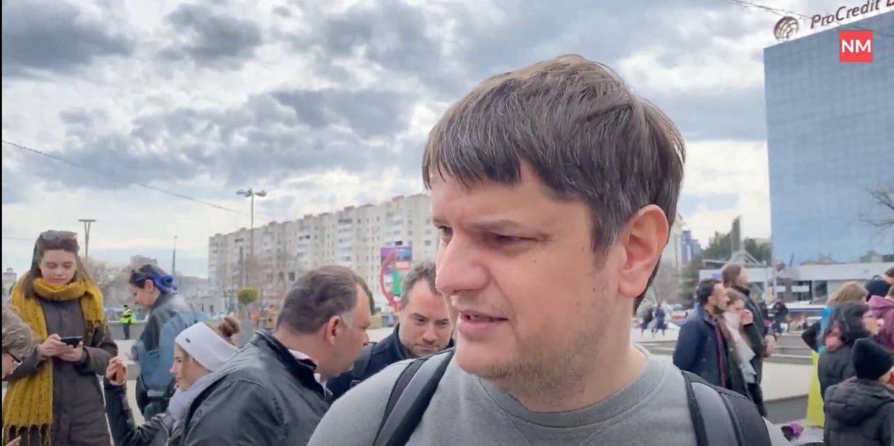Andrei Spînu și Alexei Buzu, prezenți la marșul feminist din centrul Chișinăului